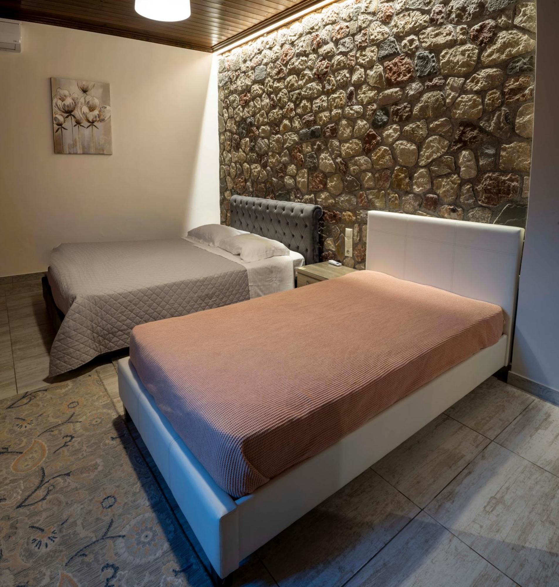 Liontos Rooms Pramanta Exterior foto